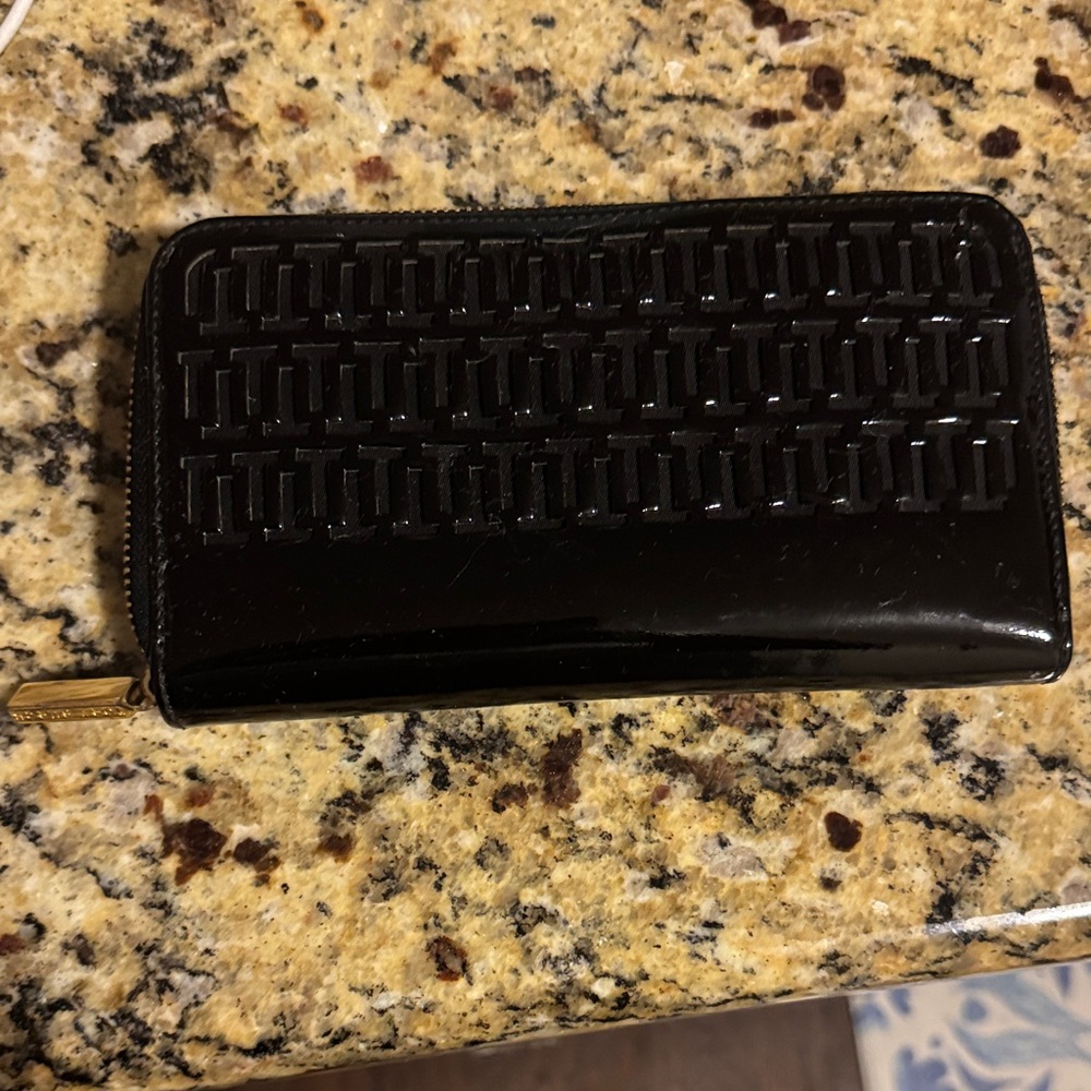 Tory Burch Black and Gold Embossed Wallet - Picture 8 of 10